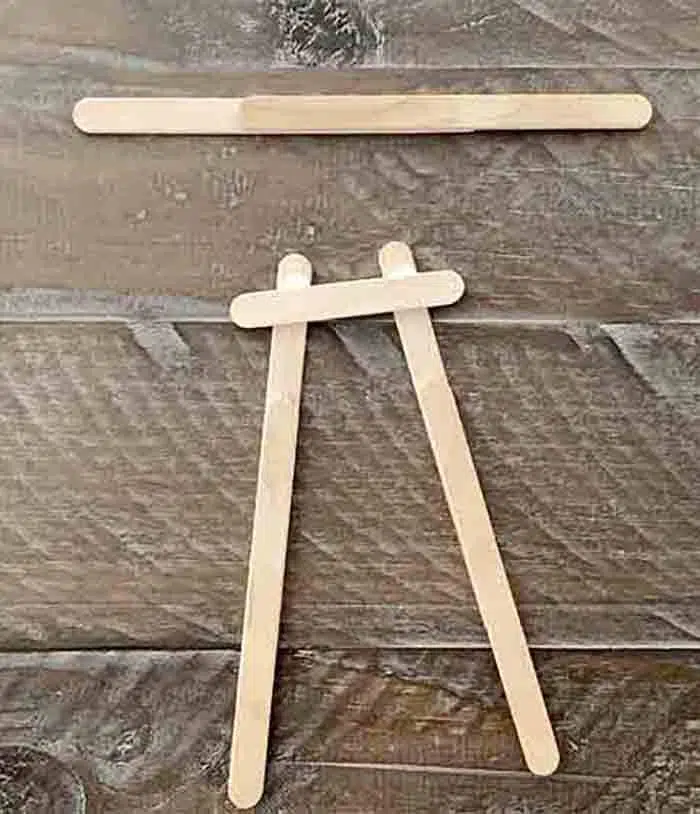 How to Make a Mini Easel from Popsicle Sticks 