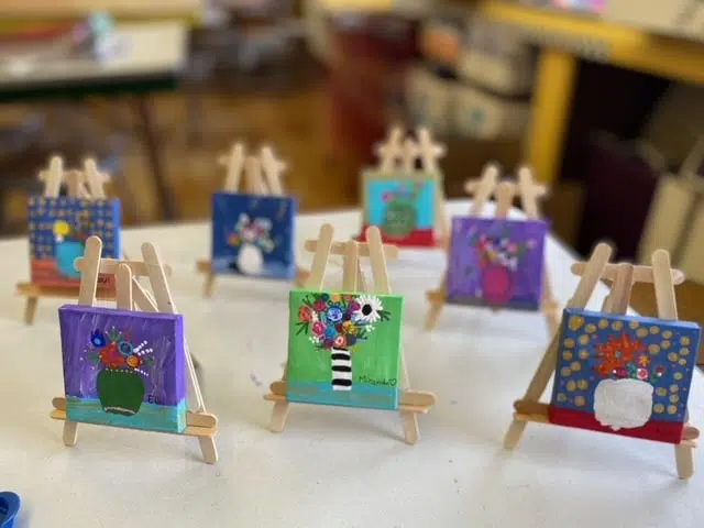 craft stick easels